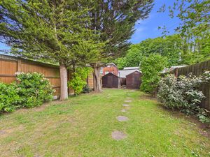 REAR GARDEN- click for photo gallery
